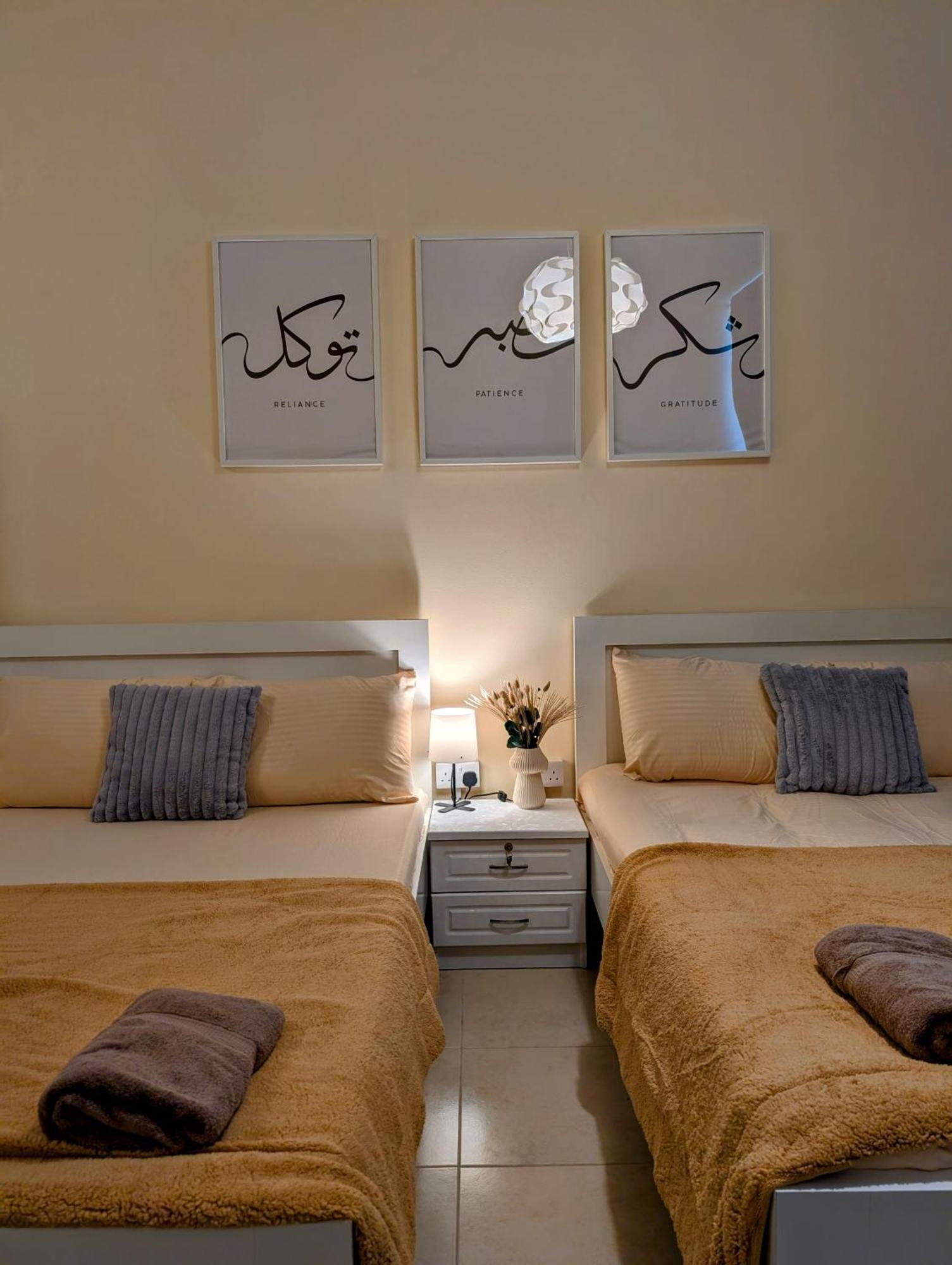 Thegrid-Homestay Abu Dhabi Exteriör bild